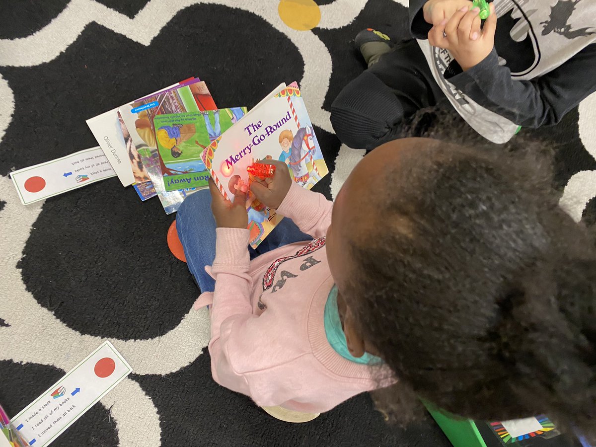 MrsKowalevicz's tweet photo. Finger flashlight surprise! 🤗🔦 What a treat to find this gift from the Super Secret Detective Agency as we celebrated the end of our #PhonicsWorkshop Unit!! 📚🕵🏽♂️🔍#RandolphStars #APSisAwesome #FunInFirst #RandolphReads #APSreads #TCRWP @RandolphStars @TCRWP @APSLiteracy https://t.co/bKk7961npy