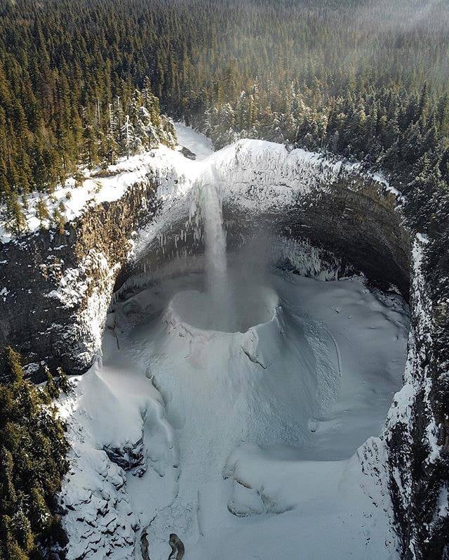locationsunknwn's tweet photo. Helmcken Falls in #Canada
#LocationsUnknown #Amazing #IWantToGoToThere https://t.co/TDKekyXzav