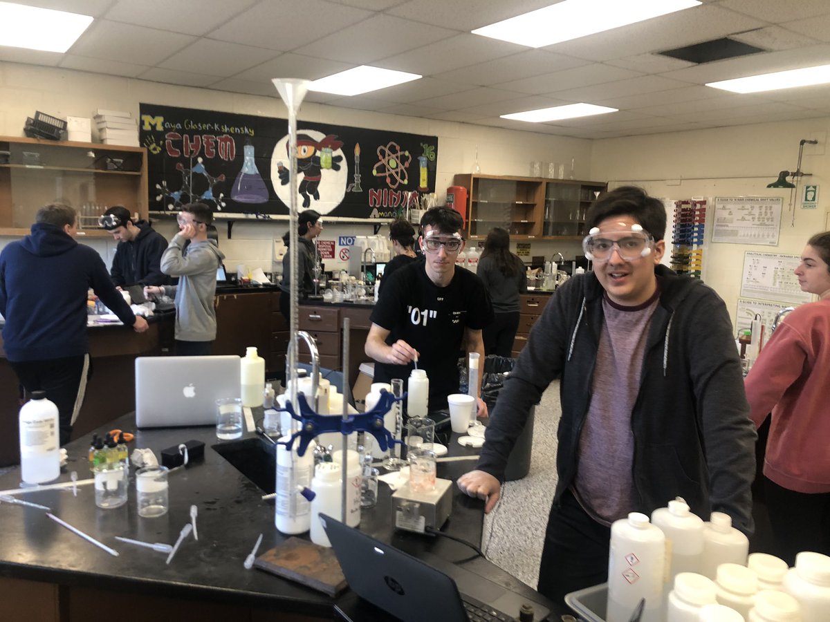 DrStephOBrien's tweet photo. Chemistry IA day @CommackSchools #ibdone @iborganization 🧪 https://t.co/JvEgM0tUzV