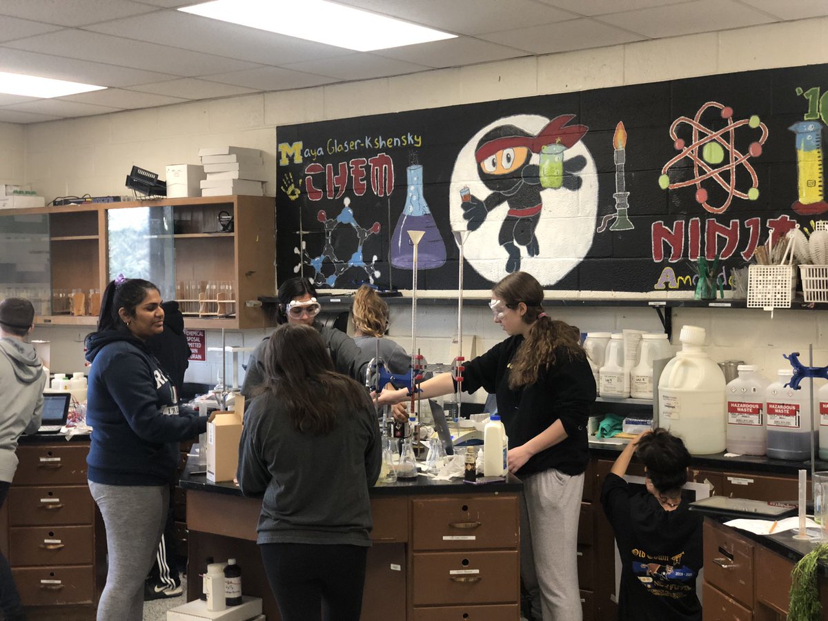 DrStephOBrien's tweet photo. Chemistry IA day @CommackSchools #ibdone @iborganization 🧪 https://t.co/JvEgM0tUzV