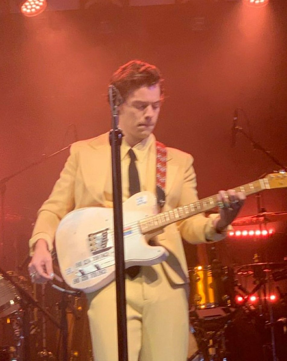 laiaisfalling's tweet image. Harry on stage in London tonight