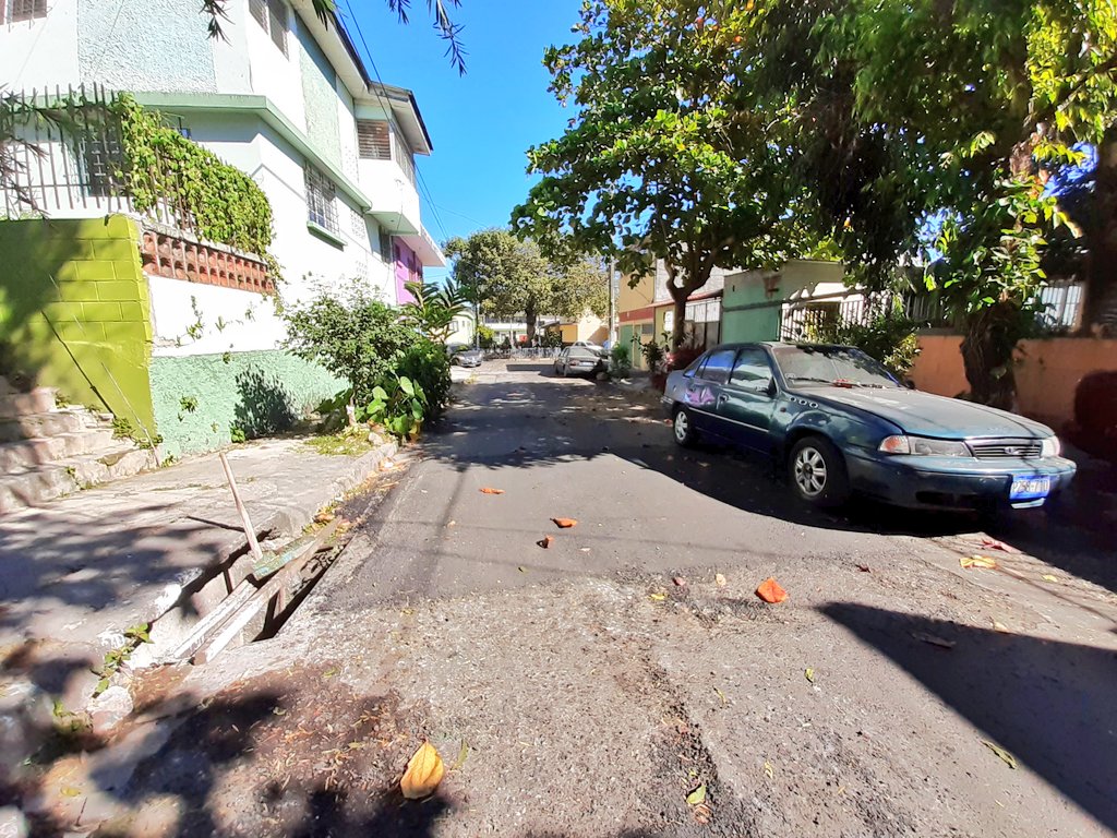 JosueValiente47's tweet photo. Avenida Nicoya en la Colonia Costa Rica. En esta calle los pequeños @bryan_gil9 y #CristianGil jugaban a ser futbolistas en una época en que su padre, Cristian Gil Mosquera, se recuperaba de una grave lesión. Aquellos niños cumplen su sueño y jugaran final en Primera y en Segunda https://t.co/XqYWQgv1MT