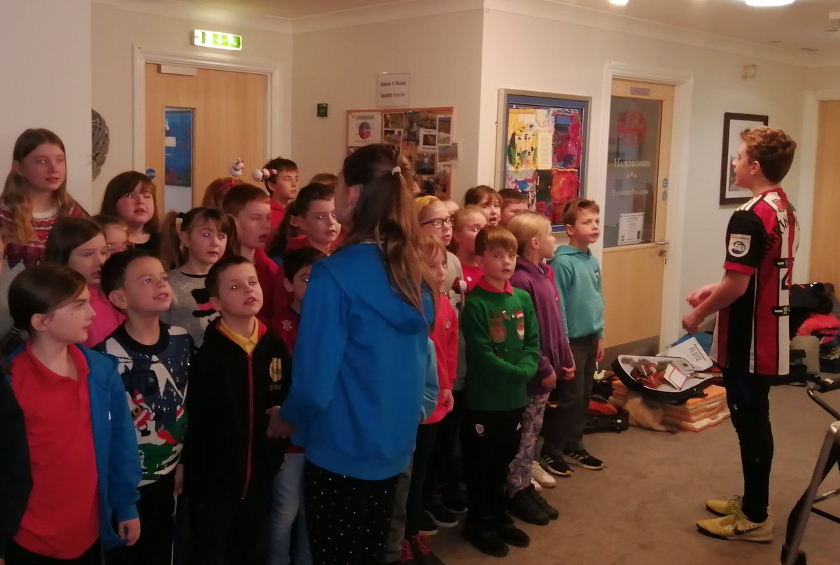 YsgolTalybont's tweet photo. Diolch am y gwahoddiad a'r croeso cynnes yn Hafan y Waun ac yn y Wildfowler @ParkinsonAssoc Aberystwyth. Diolch i'r plant am berfformio mor arbennig.
It was a pleasure to perform in Hafan y Waun and in the Wildfowler this Christmas.
Nadolig llawen i chi gyd. https://t.co/4CQCBOU7VP
