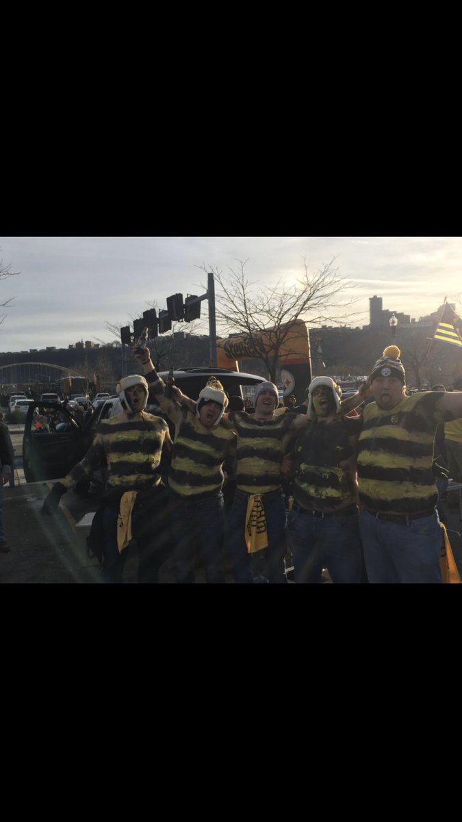 C_Lemonds10's tweet photo. Alright @BarstoolBigCat we are in Chicago. We go shirtless in December and paint up for the home team every year. We have been to Green Bay, Pittsburgh, New York, and Seattle. Show us these Georgia boys some love and quit bullshitting. @barstoolsports @stoolpresidente https://t.co/X6gYNeuDRE