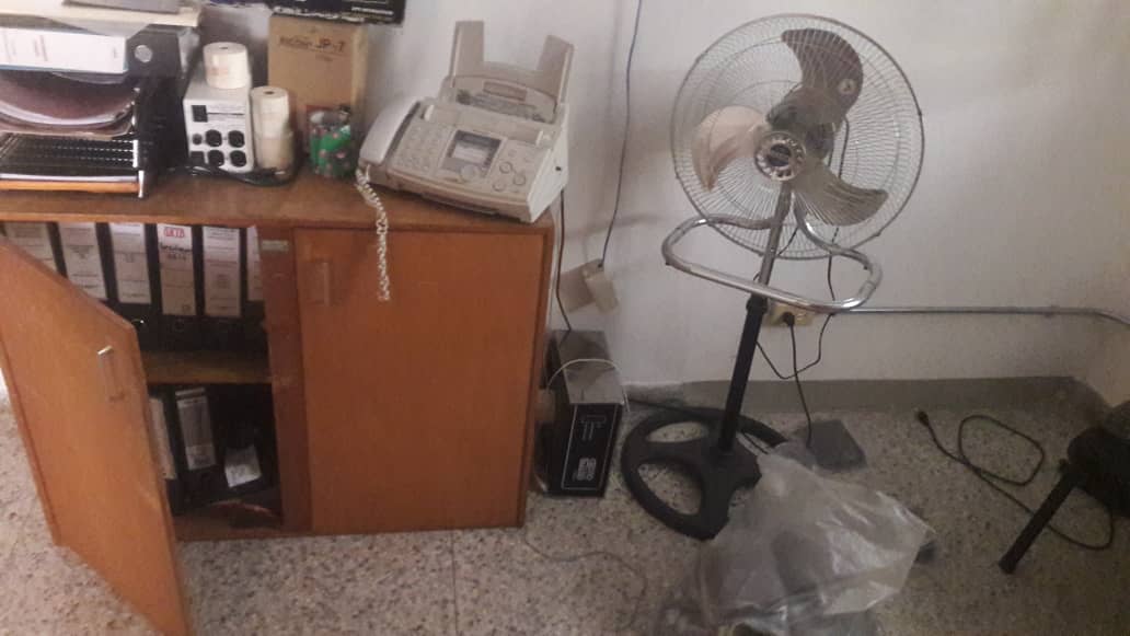 ReporteYa's tweet photo. #19Dic  #Denuncia Nuevamente nuestra @ULA_Venezuela se ve afectada por la delincuencia, espacios de la Facultad de Farmacia y Bionalisis fueron violentados por antisociales que sustrajeron materiales y equipos de nuestra facultad. - @joelzerpa10 https://t.co/I661pn3j4F
