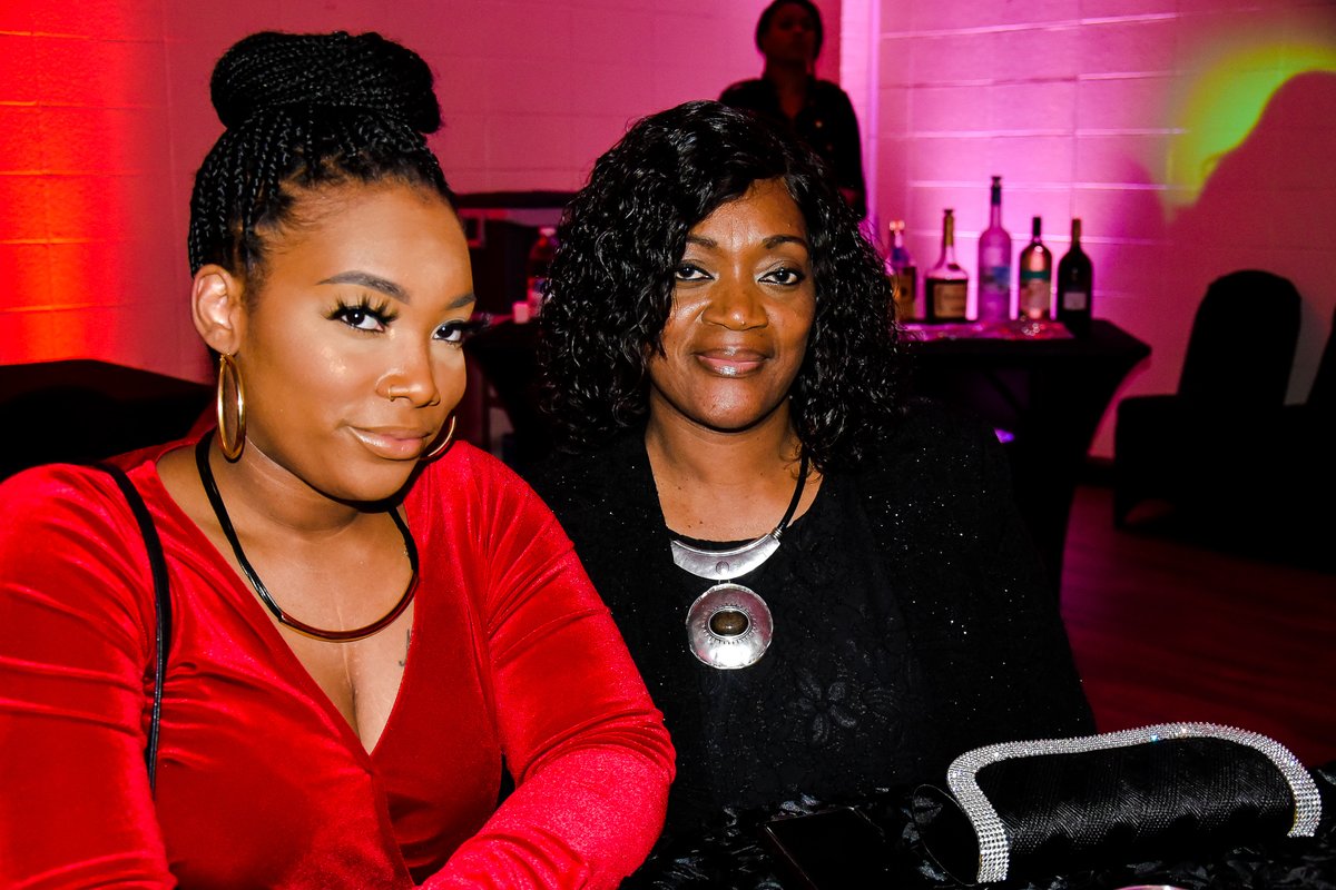 qcjoyriders's tweet photo. 2019 DMDR Holiday Party! #LifeAtATT @mrscorporate
@AbrielleDMDR @Cal_andraS https://t.co/vGbt90HbsK