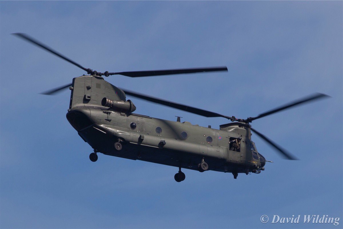 @JTChinook @CHartleyPhotos @aitchiar Day 2 at Torbay was grim. You were the only pilot to complete a display...no wonder the @rafredarrows aborted, yet day before in the final pic was perfect @ChinookDisplay #bladeslap