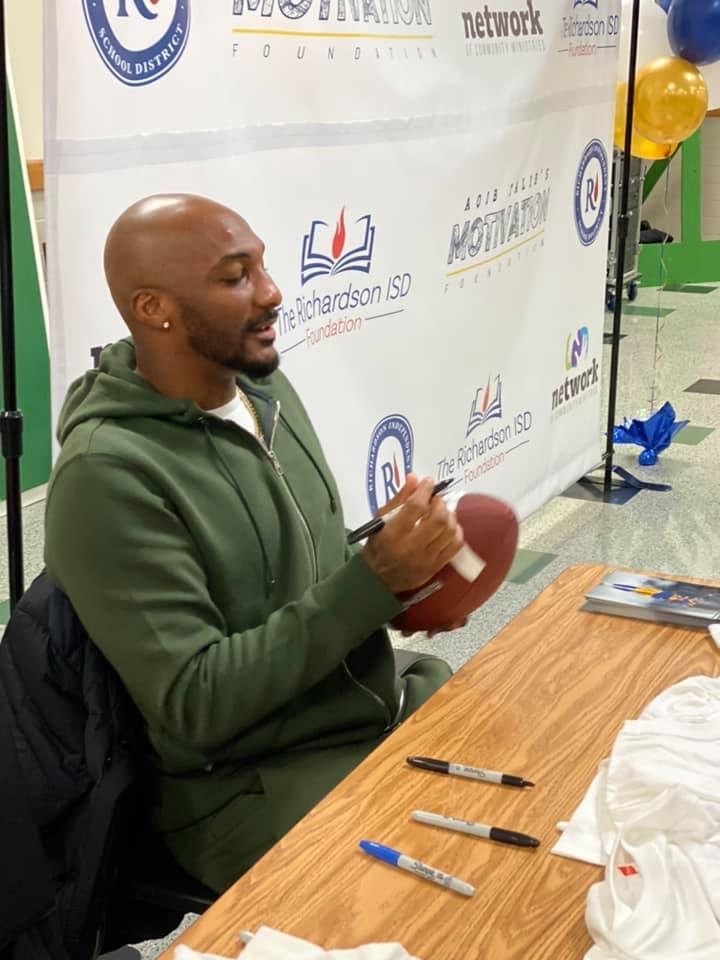 Network_Impacts's tweet photo. We were so honored to partner with @RichardsonISD Richardson ISD Foundation & @21MotivationFo to celebrate the holidays last night with some of the RISD families impacted by the Oct. tornadoes. It was a great night of food, crafts & holiday fun! #networkimpacts #holidayspirit https://t.co/N7HF8TtM1V