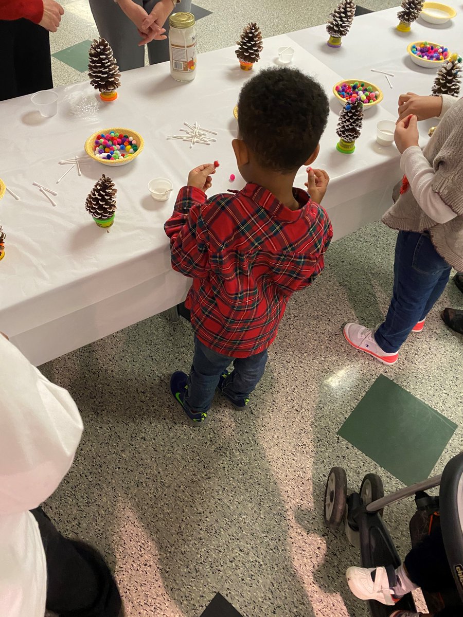 Network_Impacts's tweet photo. We were so honored to partner with @RichardsonISD Richardson ISD Foundation & @21MotivationFo to celebrate the holidays last night with some of the RISD families impacted by the Oct. tornadoes. It was a great night of food, crafts & holiday fun! #networkimpacts #holidayspirit https://t.co/N7HF8TtM1V