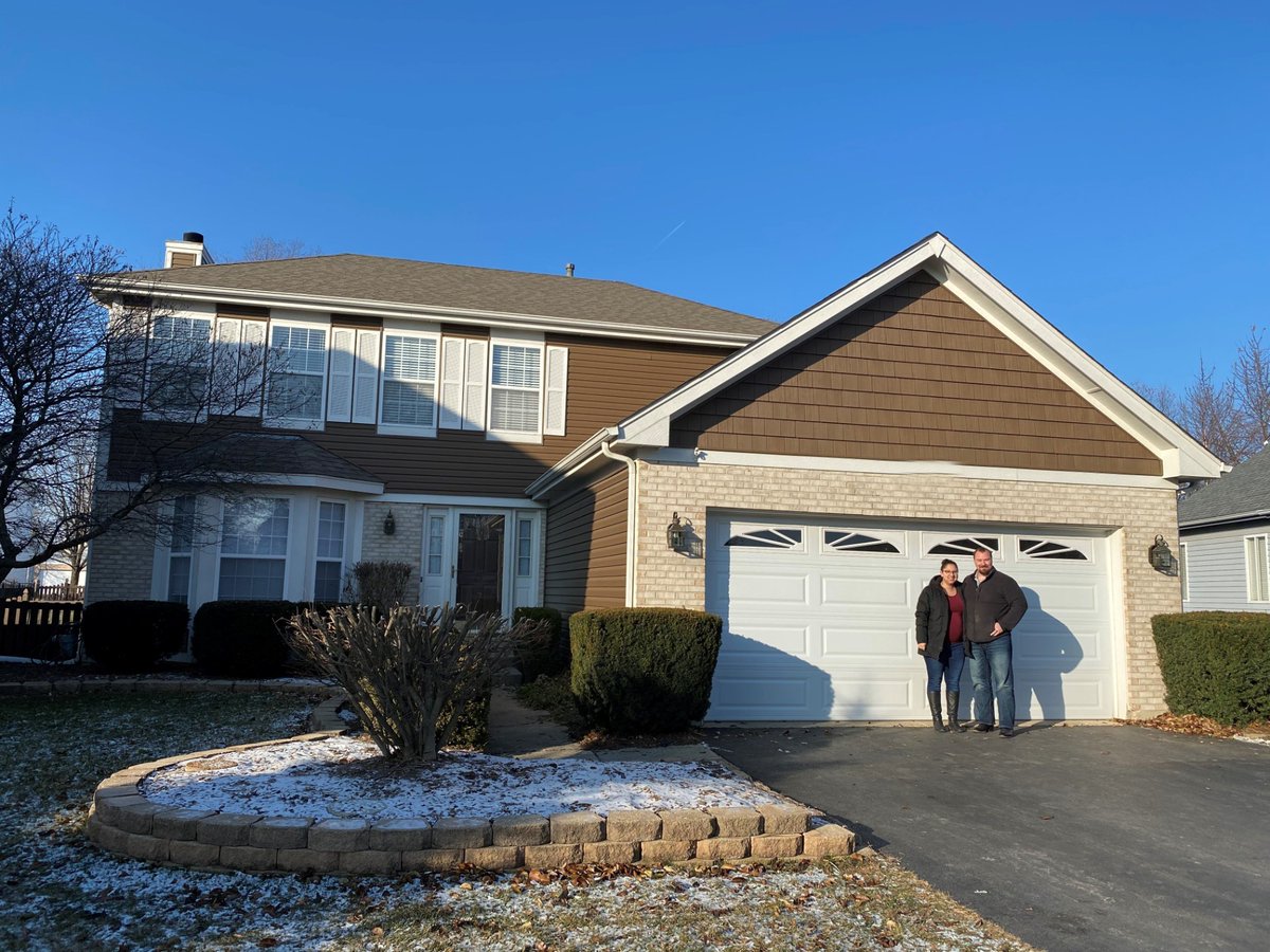 wenzelselect's tweet photo. CONGRATULATIONS goes to Ben &amp; Alycia on the purchase of their new home!  Thanks so very much for working with Lisa Wenzel and #WenzelSelectProperties!  🏠

#homesweethome #welcomehome https://t.co/OX3OoD8M9X