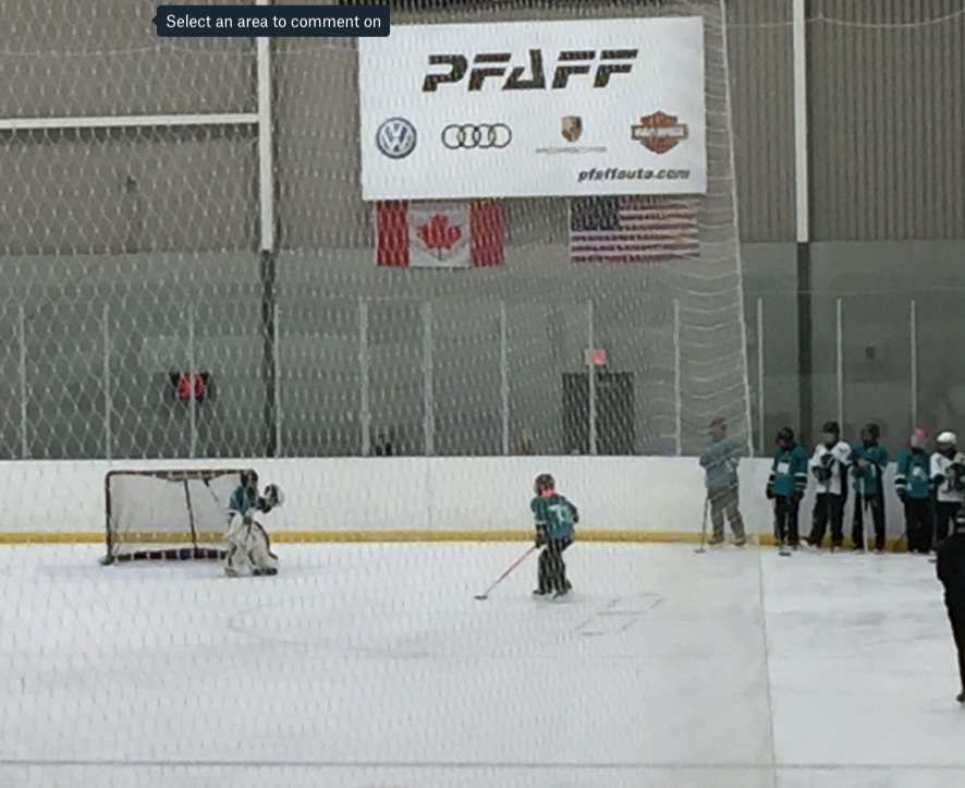 Newmarketringet's tweet photo. NDRA's U14B team had a little shooting practice this week, to help their goalie prep for the upcoming Whitby Tournament. Keep on working hard Rays!
Photo Credit: Cindy Elliott
#newmarketringette #newmarket #ringette #herecometherays #goraysgo #targetpractice #tournamentprep https://t.co/oAD93DeirN