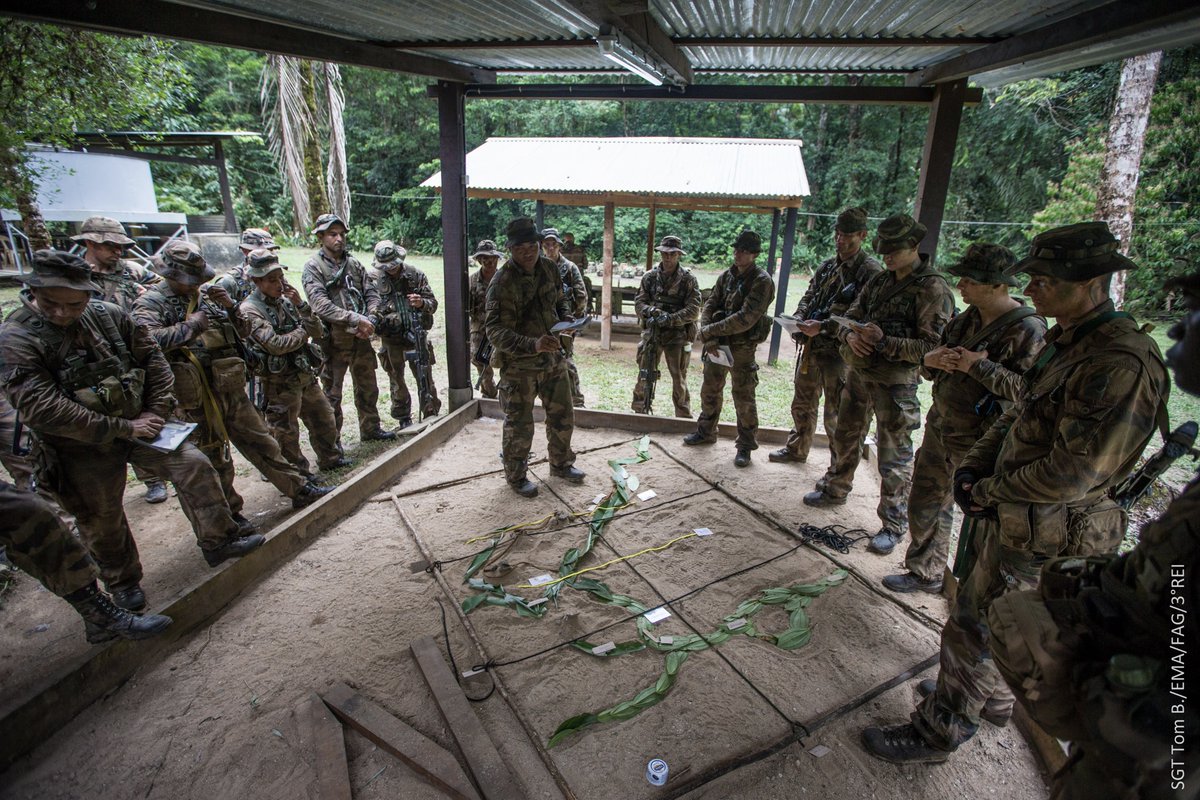 Chefdecorps3REI's tweet image. Stage combat jungle "OCELOT" 2019 : 19 légionnaires du #3REI et 5 marsouins du #9RIMa reviennent du #CEFE brevetés ! Maîtrise des actes élémentaires et des savoir-faire du fantassins en jungle : #PrépaOps des chefs de groupe. Selva !
@COMLE_DRPLE 
@ArmeesGuyane