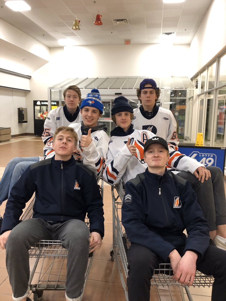 GartrellRenae's tweet photo. @TB_MinorMidget @salvationarmy Attaboys #shoppers https://t.co/Rmsq1YJV7G