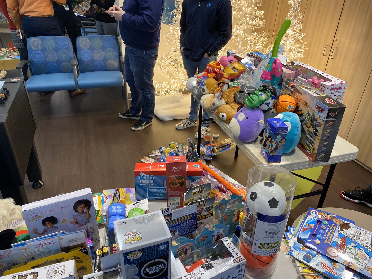‘‘Twas a heart warming experience giving back today! #ToysforJoy @DaijuanDavisSr <a href="/JakeAraghi/">Jake Araghi</a> @ATTPortablesEVD @attportables @attportablesel1 @Xavier_ATT @ETambaPortables @Jordan_ATTAR @ChristianC_ATT @OctaviusAtt <a href="/Ciara_Wills/">cwills</a> <a href="/404girl/">Betsy Francis</a> 🎅