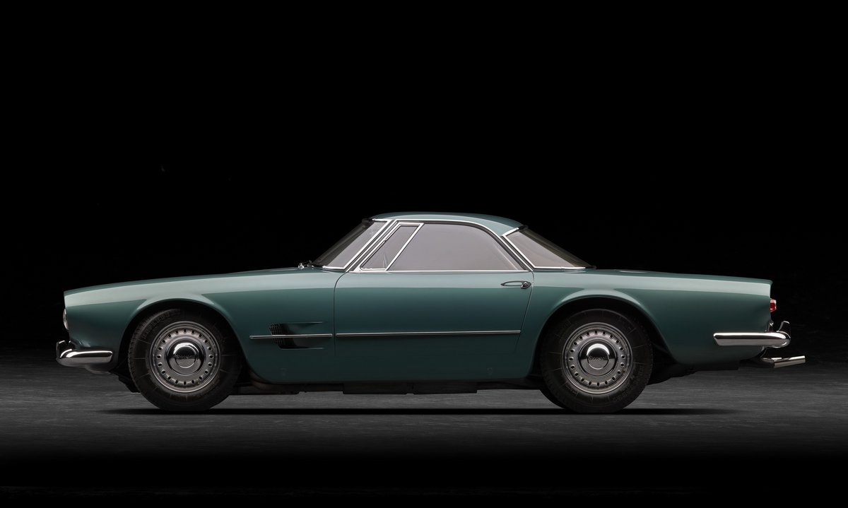 AutomovilMex's tweet photo. #Maserati celebra 60 años del #5000GT, uno de sus modelos más exclusivos, pues solo se fabricaron 34, casi todos con carrocerías únicas realizadas por carroceros como #Pininfarina, #Ghia, #Alemano, #Vignale, #Zagato y #Touring, que realizó el de las fotos. #ClásicosAP #HistoriaAP https://t.co/FHyp5MjVZv