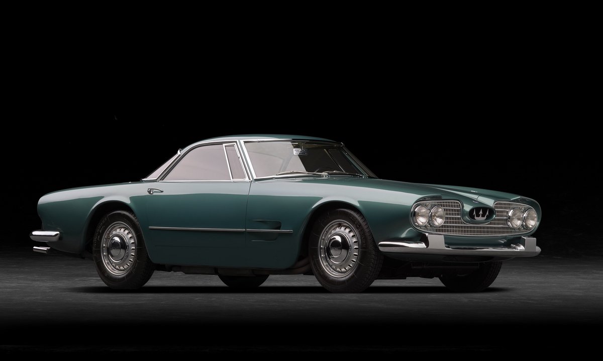 AutomovilMex's tweet photo. #Maserati celebra 60 años del #5000GT, uno de sus modelos más exclusivos, pues solo se fabricaron 34, casi todos con carrocerías únicas realizadas por carroceros como #Pininfarina, #Ghia, #Alemano, #Vignale, #Zagato y #Touring, que realizó el de las fotos. #ClásicosAP #HistoriaAP https://t.co/FHyp5MjVZv