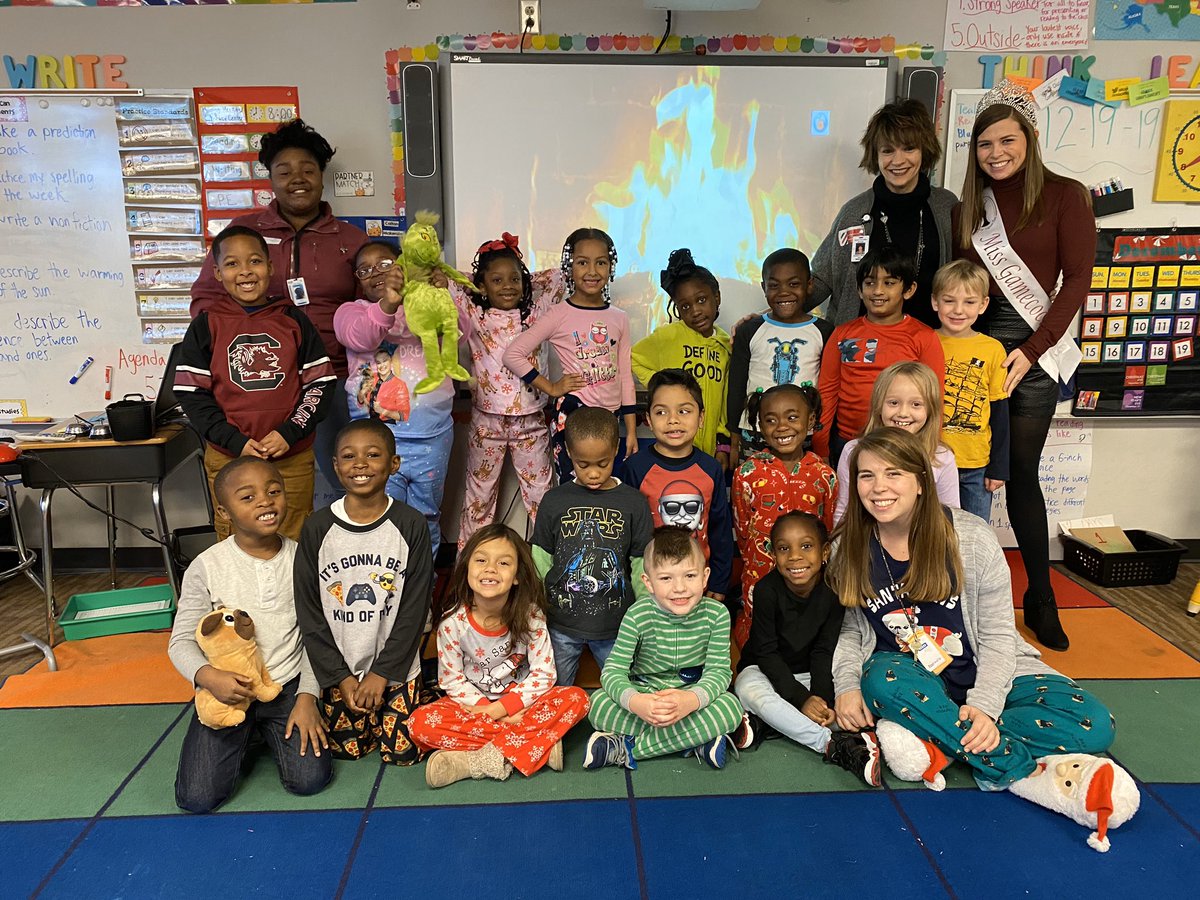 MrsKhatib's tweet photo. One of my favorite days of the year! Thank you @chrimelt and all of our guests for coming to share stories with us for the Holiday Reading Express, my kids absolutely loved it! 🎅🚂🎄 @LeaphartElem @jsdowns #pridein5 #d5reads365 https://t.co/KcgTnGvDqI