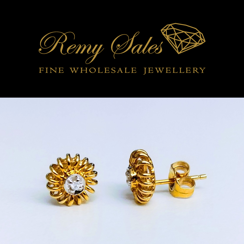 PERfectGift2019's tweet photo. Who doesn't love a #gift of gorgeous #jewellery over the #holidays? Surprise a loved one with some gold earrings, like those donated by Remy Sales to our silent auction benefiting pediatric emergency research! It ends tonight, so don't wait! https://t.co/Qlo1PZYFzK #charity https://t.co/KjixyPVize