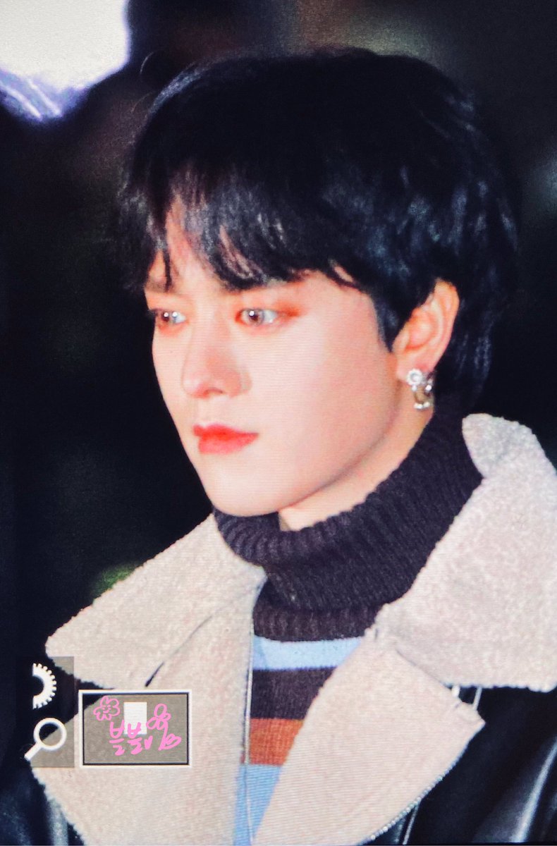 19950902net's tweet photo. 191220 #원어스 #ONEUS #레이븐 #RAVN #김영조 #영조 눈부시고 추워🥺💦💦💦 https://t.co/3gm6h5RJWB