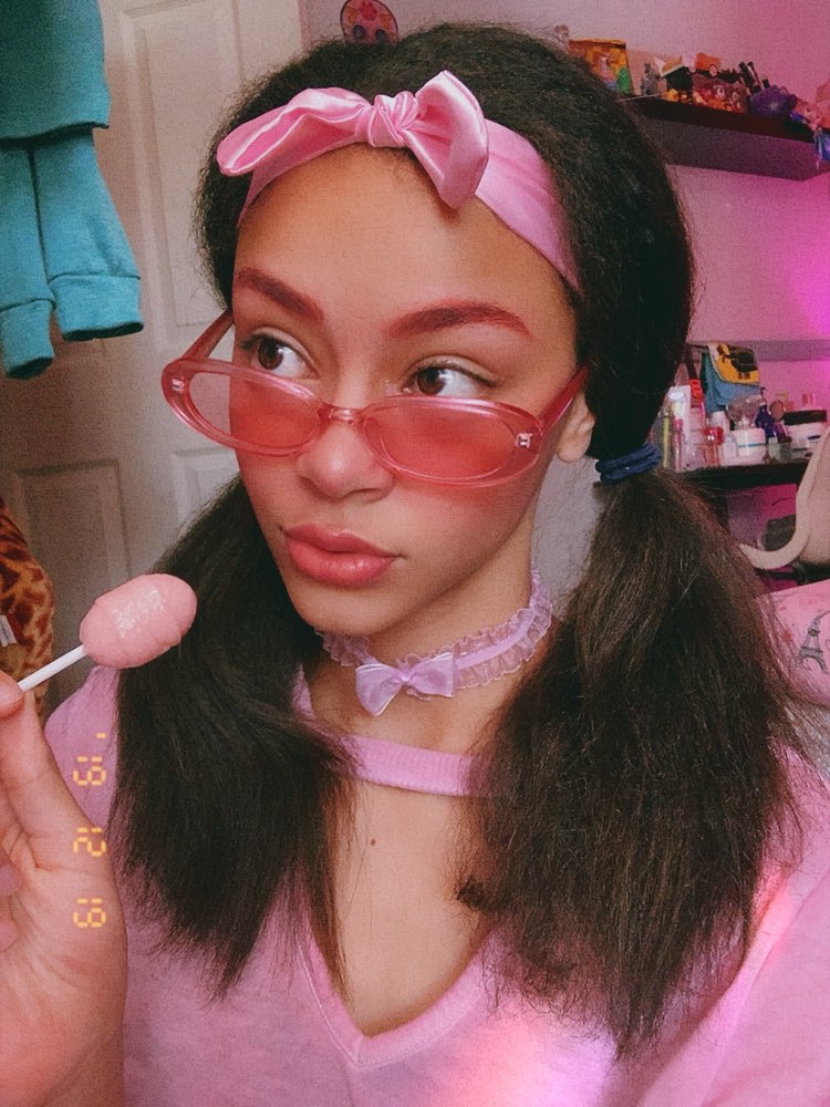 Strawberry_Lamb's tweet photo. 𝓢𝓪𝓼𝓼𝔂 𝓟𝓲𝓷𝓴 𝓑𝓪𝓫𝔂 #agere #ageregression #petre #petregression #little #littlespace #pink #lollipops #aesthetics https://t.co/UySQnSBAba