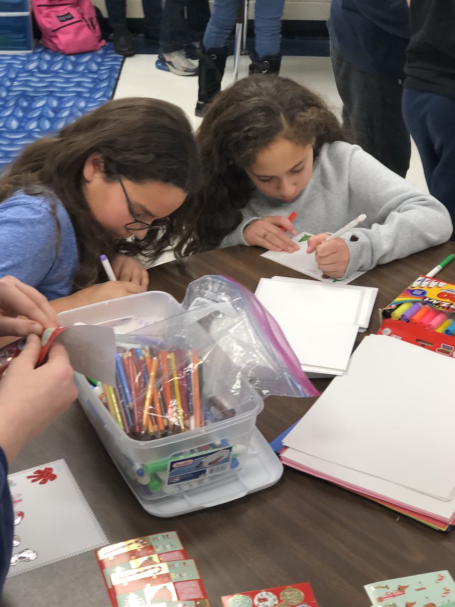 teachinginsixth's tweet photo. Craft time at the party making sensory bottles and cards https://t.co/UdychdXuM2
