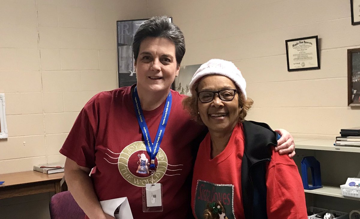 PIC_FCPS's tweet photo. Thank you from the #Academics Team at #FCPS to our hero and Dual-Enrollment Professor from #SWTCC! Mrs. Shira Shaw has been a friend, teammate and excellent instructor to @fayettewarehigh Freshmen this semester! @fcpsTeach_Learn @CAOacademicsfcs @suptking https://t.co/W9pXngKRWY