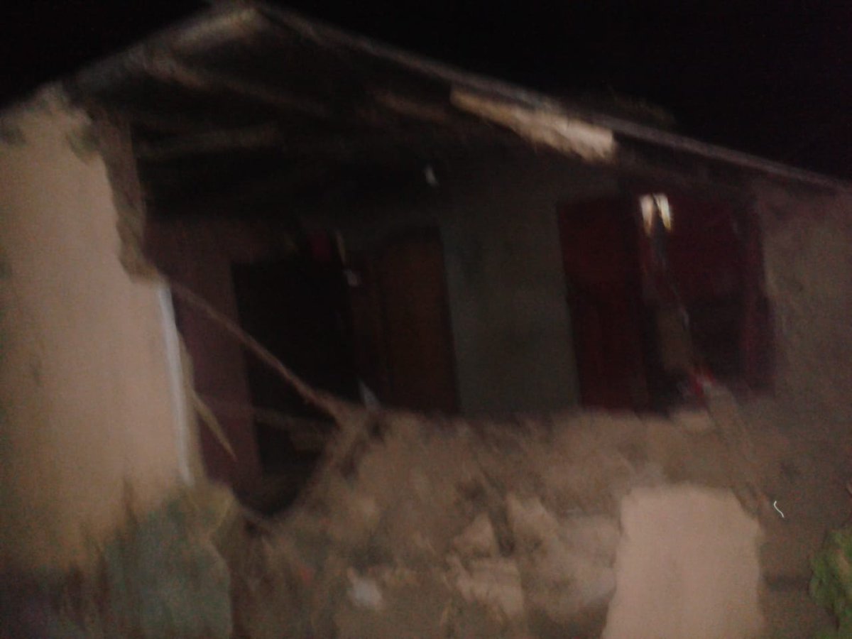 Mtho_Gumede's tweet photo. Hi my name is Mthokozisi from Durban INanda,im homeless since last week friday due to heavy rains,the wall fell on top of me likely i survived,me nd my 5 brothers here's my number 0670223465 i will accept any help thanks. https://t.co/Htb766mV93