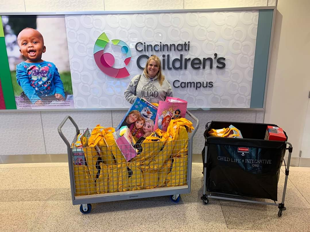 BlessingsBree's tweet photo. Cincinnati deliveries have been made! Merry Christmas, kiddos! 🎄💛🎗 https://t.co/IIwZoR08NI