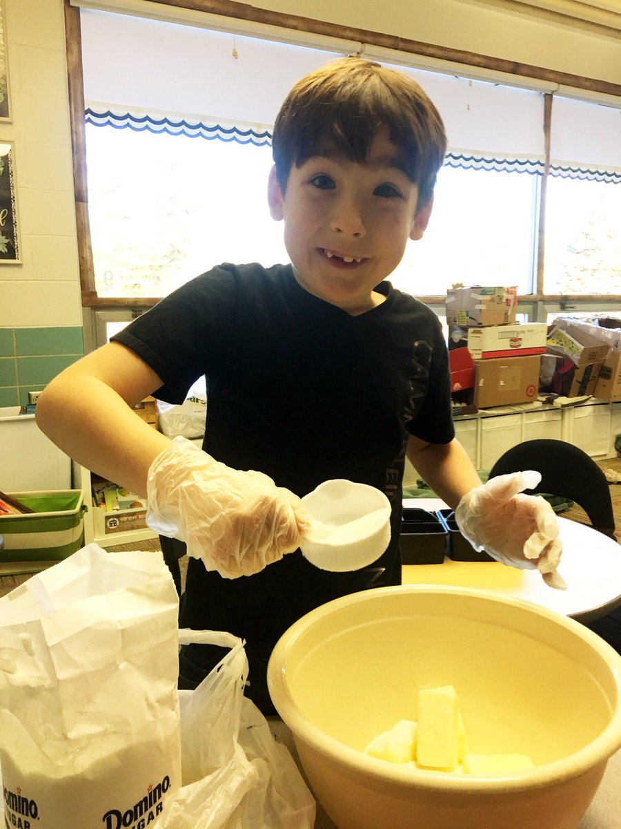 meggmoldsminds's tweet photo. Weβre BAKING memories & treasuring our moments together before winter break π
We enjoyed making cookies in preparation for tomorrowβs school wide service project!
#ServiceLearning #MemoryMoments #ItsWorthIt https://t.co/10biuOPnDl