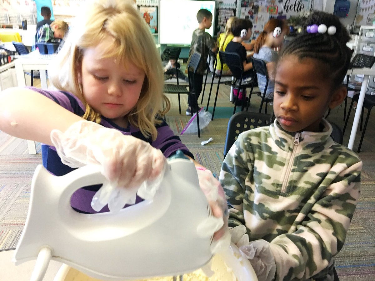 meggmoldsminds's tweet photo. Weβre BAKING memories & treasuring our moments together before winter break π
We enjoyed making cookies in preparation for tomorrowβs school wide service project!
#ServiceLearning #MemoryMoments #ItsWorthIt https://t.co/10biuOPnDl