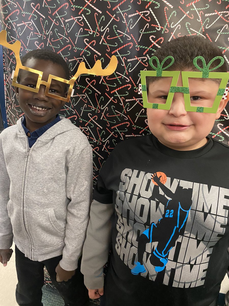 msbodkin's tweet photo. Honest question. Could they be any cutter? Happy party day! #TESCelebrates #TESLeads https://t.co/8OazI77yHp