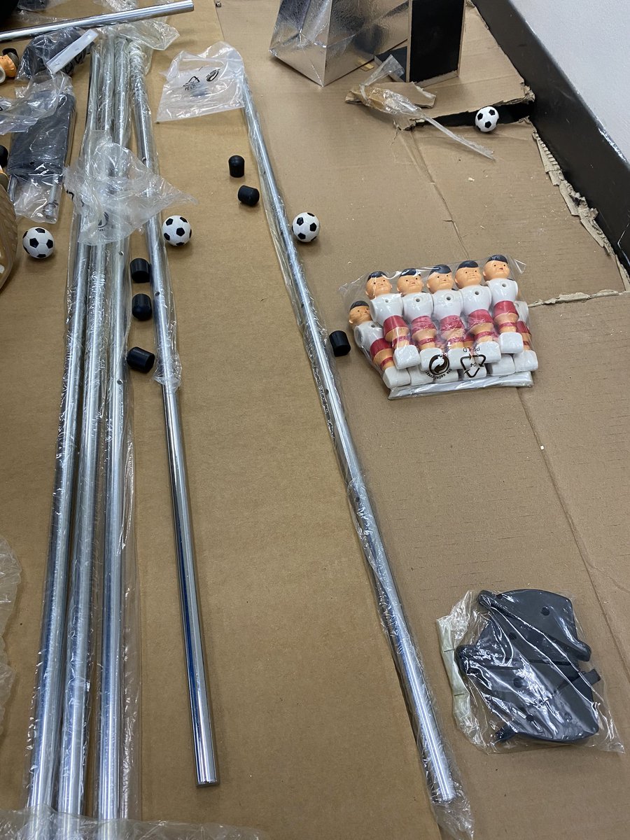 SMSwiz's tweet photo. Coding and foosball and murals?! You never know what #DecemberSessions will bring to STEMland ❤️ #i3STEMzeta #STEM @ShanahanMS (3/3) https://t.co/l5F00ATqPA