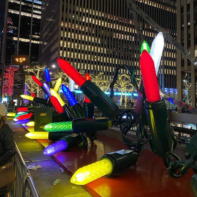 ChrisRyanNYC's tweet photo. BIG BRIGHT CHRISTMAS LIGHTS! DAY 19! 🎄
🎄
🎄
🎄
#christmas #christmasisalmosthere #chrismtasinnyc #25daysofchrisandjesse #25daysofchristmas https://t.co/uppcClZBn9 https://t.co/Nh9L3VYKee