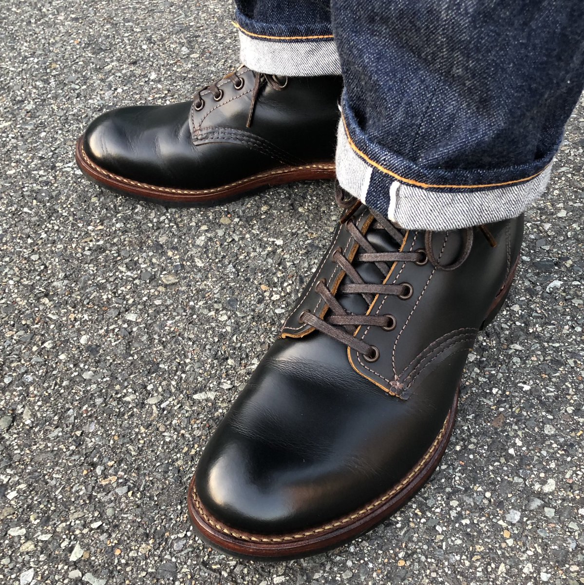フラットボックス9060を履いて出勤です。 履き始めて約2ヶ月。ツヤは出