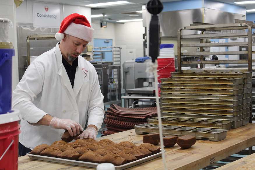 HParkLandmark's tweet photo. Teachers and students at @nwhuskies were in the giving spirit when they stopped by the @MisBakery to help bake "thousands" of cookies.
https://t.co/Eg84dIkIio https://t.co/eK2Sz9IswK