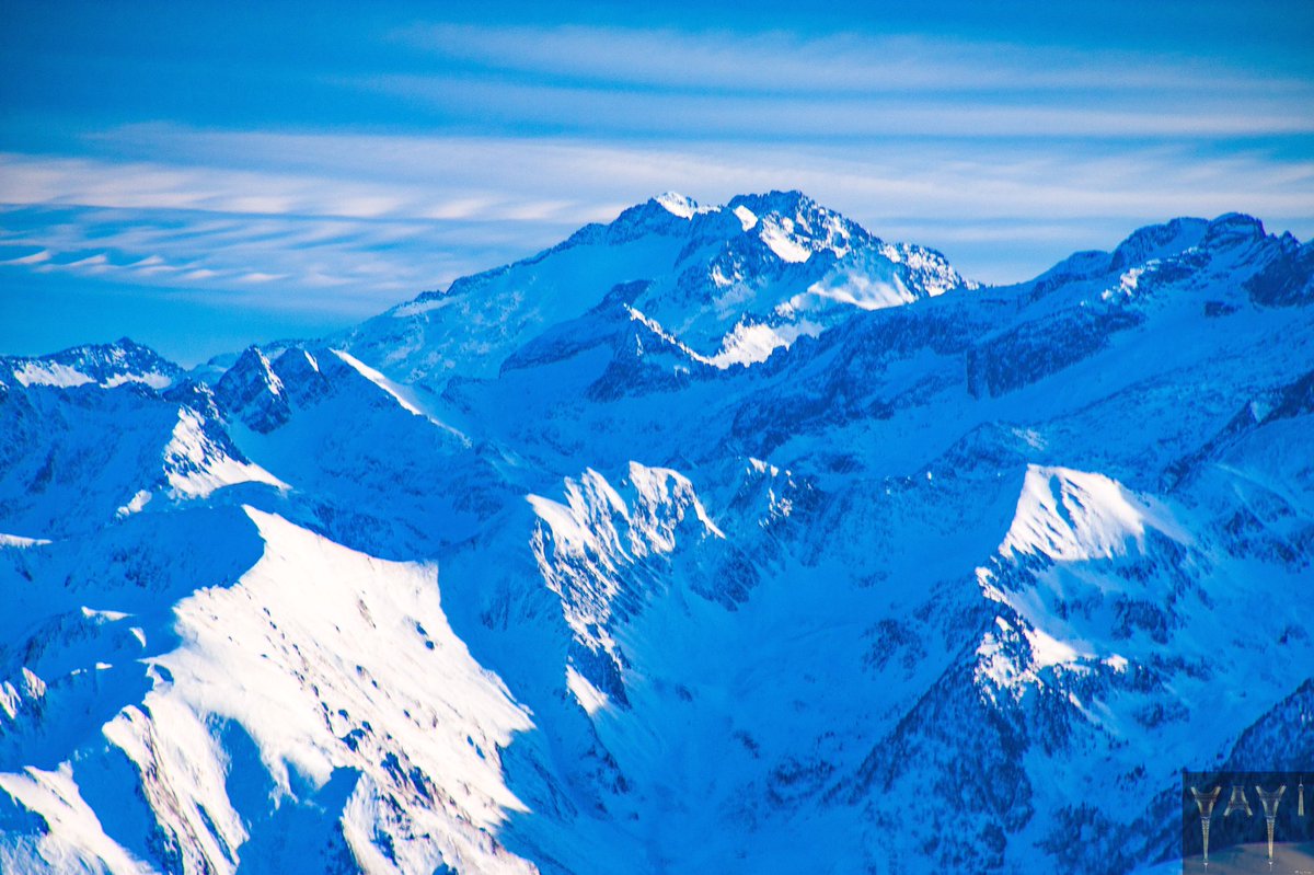 reivaxstgo31's tweet photo. #jeudiphoto les #PyrénéesCentrales #vuesduciel #sommets du #Luchonnais #LuchonSuperbagneres #Lac d’#Espingo 1882m le #Pic d’#Aneto 3404m @HauteGaronne @TourismeHG #tourismeHG #ambassadeurHG #Comminges @Pireneus_Radio @AgnesP31 📷prises le 10/12/2019...avant le redoux... https://t.co/zqSOUgFI75