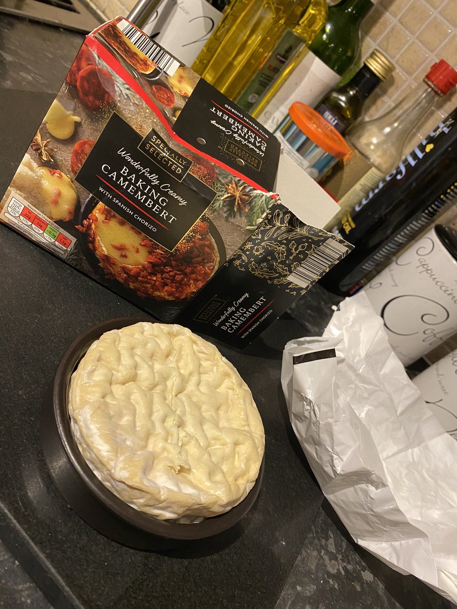 KellieHowdle's tweet photo. Imagine opening a Chorizo Camembert from Aldi to find out that there is no chorizo in the box 😭💔 @AldiUK evening ruined 😭 Kels crying now, thanks. https://t.co/dSqK8ebWPh