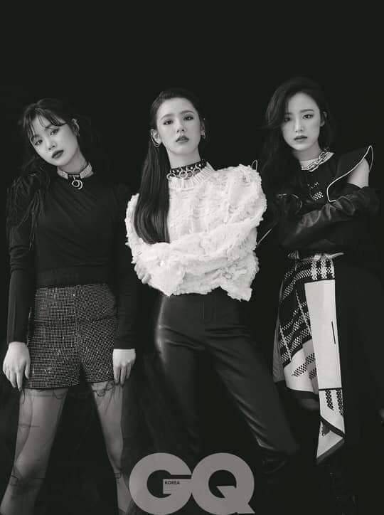 gidlesaranghae_'s tweet photo. Badass Perfection ✨❤️💜

#G_I_DLE #stangidle #GIDLE #GIDLEFOREVER #GIDLELION #GIDLELATATA #SOYEON #MIYEON #YUQI #SHUHUA #SOOJIN #MINNIE #LOVEANDSUPPORT #STANKPOP #KPOPFAN #KPOPGROUP #KPOP #kpopprediction https://t.co/r6PC0HA7iU
