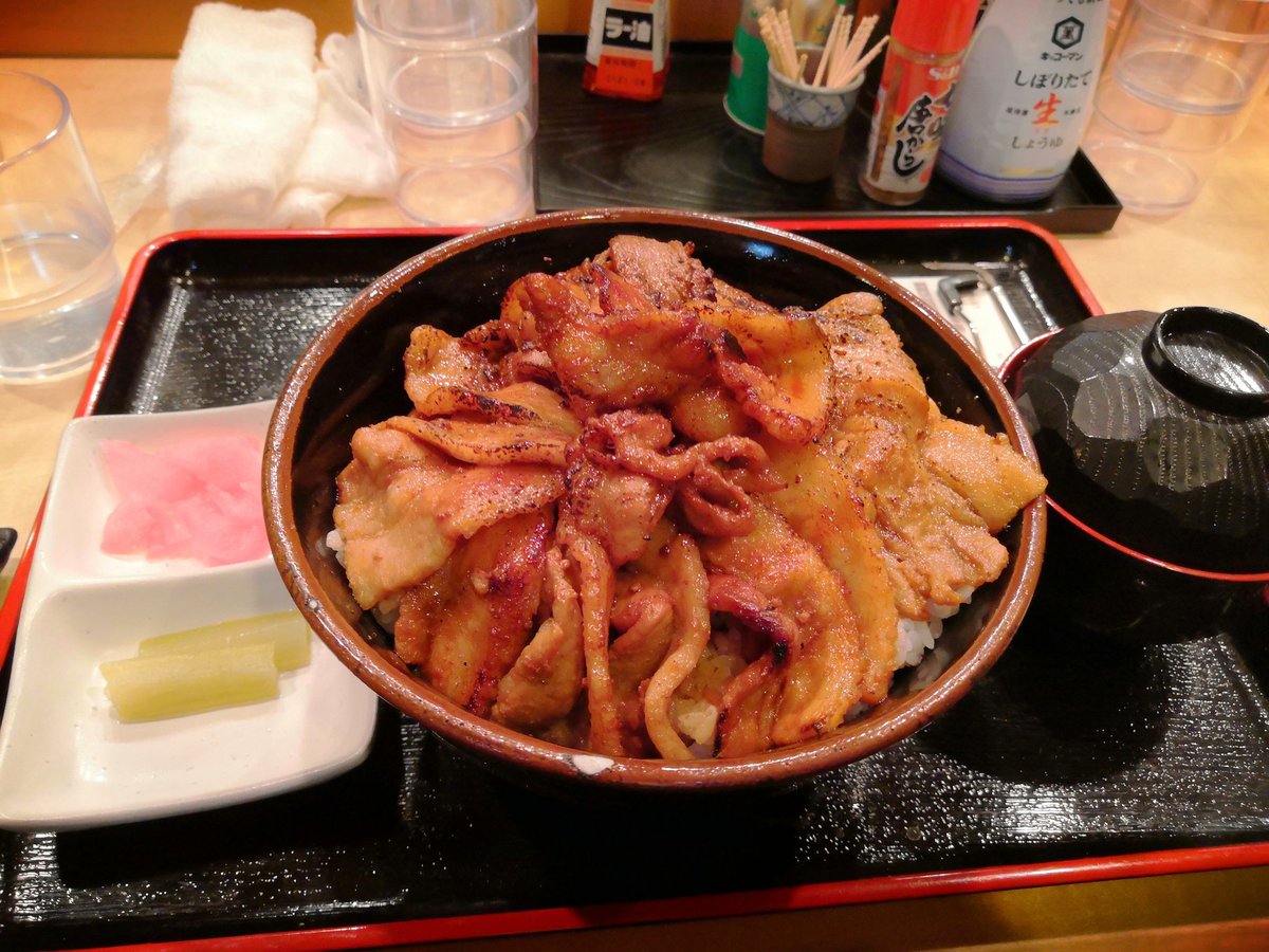 PatoBeethoven's tweet photo. もうないと思ったんがやっぱりまだ有った〜四ツ谷の最高な豚丼屋！
(豚屋一歩一歩) https://t.co/tpQ1LTDUTS