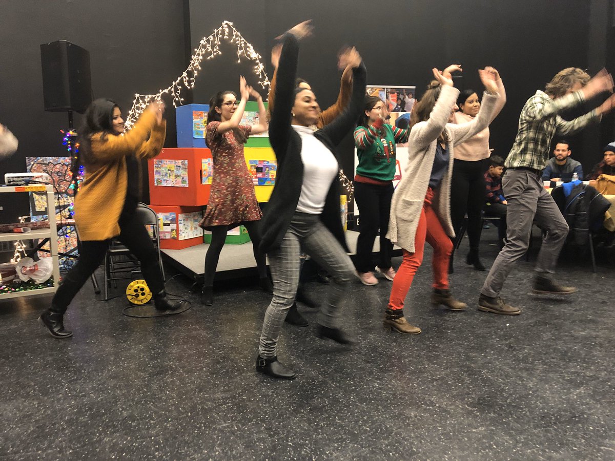 ENLACE_Lawrence's tweet photo. Another amazing Storytellers’ Cafe in the books! Congratulations to all performers - thank you for sharing your stories and talents with our community! ¡Feliz navidad y próspero año nuevo!🎄🎅🏼☃️❄️ https://t.co/qMJJOxqioG
