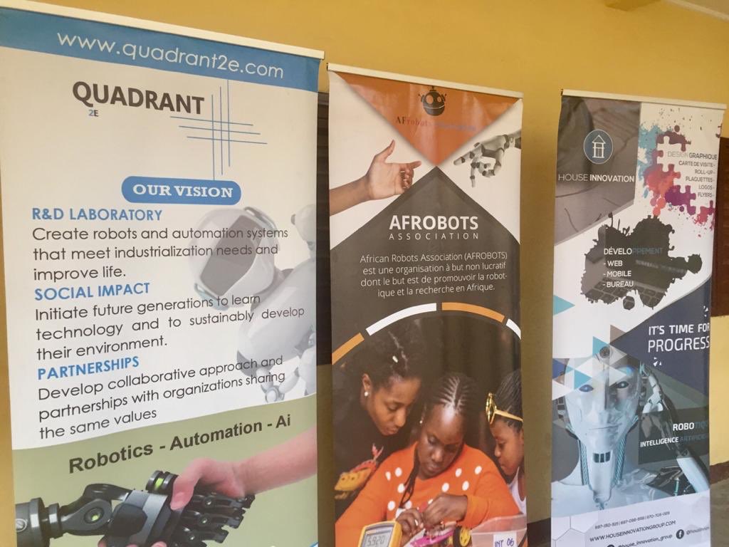 Jacqueseone62's tweet photo. C'est un sentiment d'accomplissement de voir ces jeunes du Lycée D'Akwa nord heureux d'apprendre la Robotique et les technologies.Réception de parchemins de fin de Formation.  Merci à #AFROBOTS, #RobotSave, #HouseInnovation #Quadrant2E.  C'est ensemble que nous sommes forts 🤖 https://t.co/S6F9YqNUfB