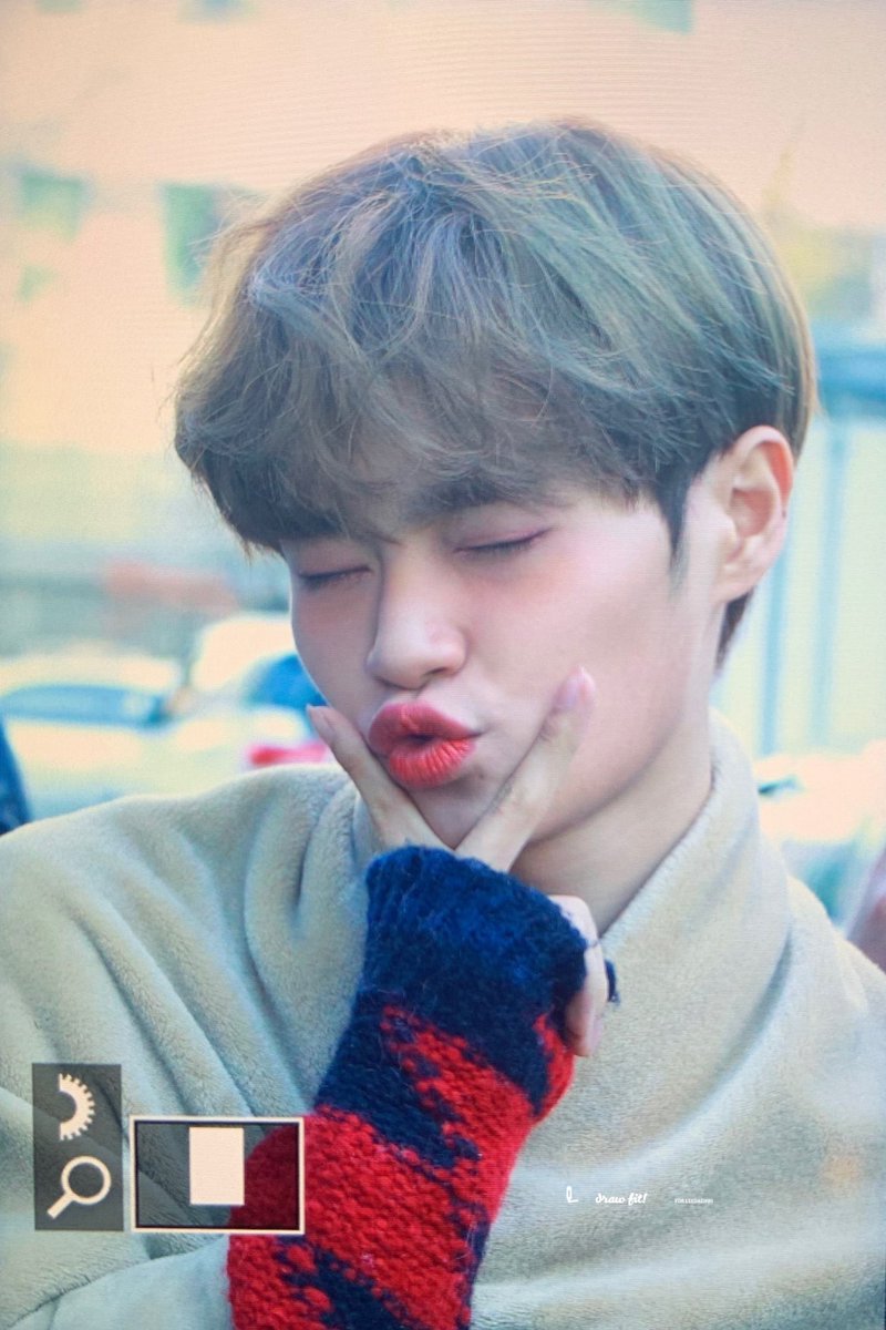 Daehwicom's tweet photo. 191220 ✌️뿌이✌️ #이대휘 #대휘 #DAEHWI #LEEDAEHWI #에이비식스 #AB6IX https://t.co/t5YC0NKaxq