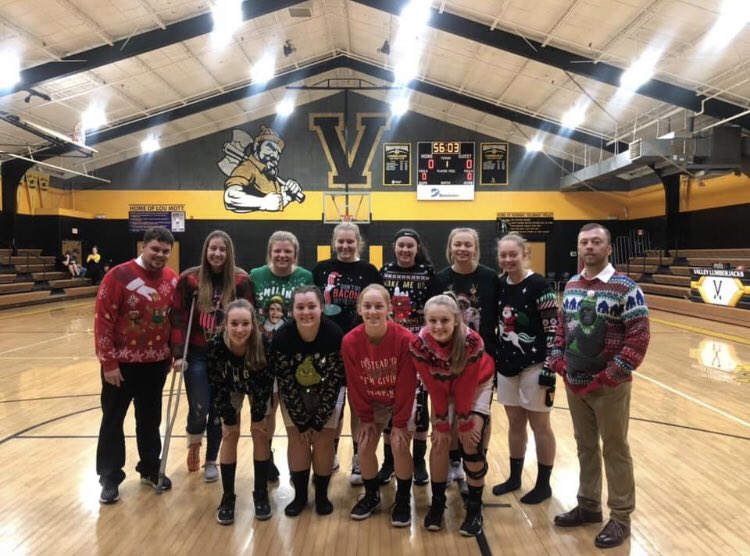 kase_closed13's tweet photo. Had our annual Christmas sweater game tonight. One of my favorite traditions. The girls played hard and got a nice win as well. @wetzelcs @Hoops_Roundup https://t.co/OvoquhHt8y