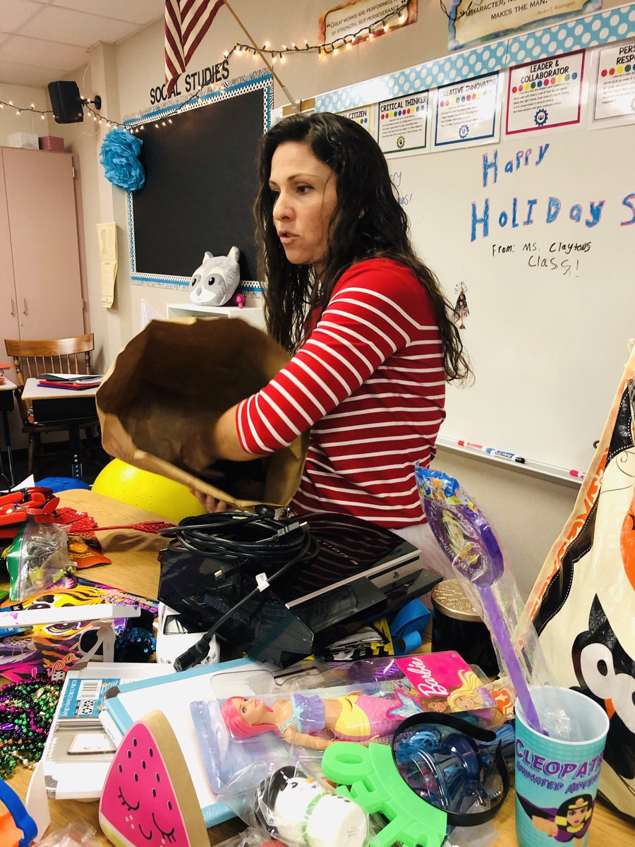IAClayton01's tweet photo. Giving students a taste of personal finance by holding an auction. #WHElfieSelfie @HumbleISD_WHE https://t.co/LKREvNDwmj