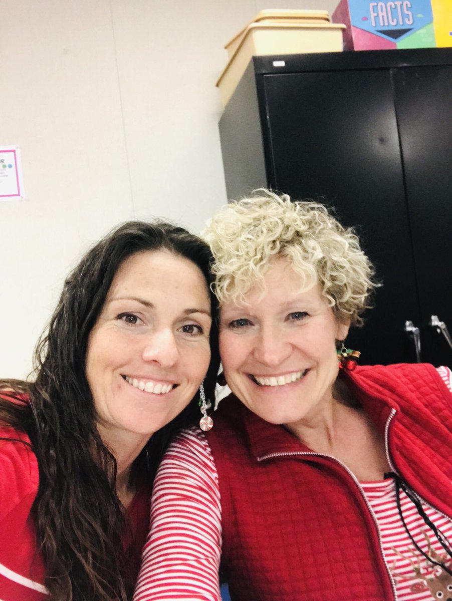 IAClayton01's tweet photo. So grateful for Erin Monk. She is such an amazing teacher, who I aspire to be like. Her creativity, energy, and ability to reach so many students is incredible! #WHElfieSelfie @HumbleISD_WHE @MrsEMonk https://t.co/avmEB1vNCl