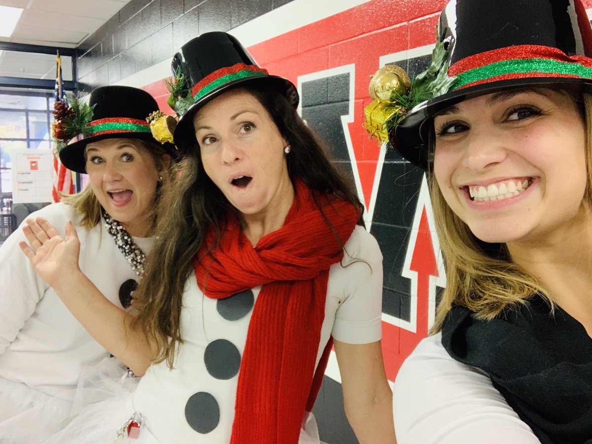 IAClayton01's tweet photo. Best part of being a teacher with these awesome ladies is having fun and dressing up! This has by far been my favorite outfit! #WHElfieSelfie @HumbleISD_WHE @MrsVRea @AngelaStaggs https://t.co/SXBU5TDfyH