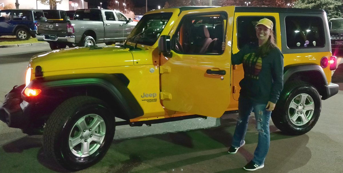 jkjeepluv's tweet photo. I've been off a few years, since I had to sell Crush.  We moved to Colorado, and I finally have a new Jeep!!  Waiting for the right name to mesh with her.  Rubbing boards are the only add so far... https://t.co/2y9fyaujar