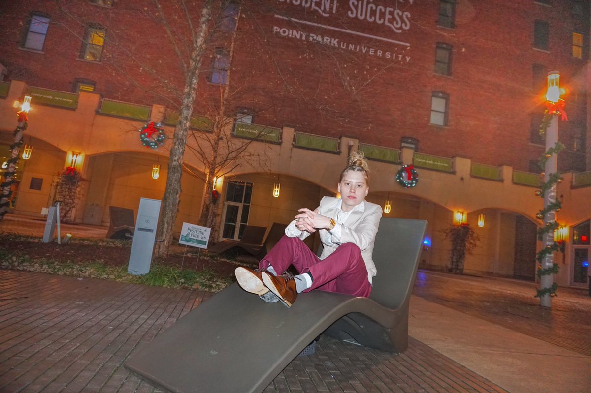 Blotz_'s tweet photo. B.A. of Multimedia W/ a Concentration in Graphic Design
#PointParkGrad #Alumni
π©πΌβπππΌπ https://t.co/ZivD7OsXSe