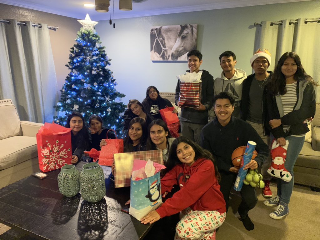 VikingssXC's tweet photo. Gingerbread house competition, BBQ, s’mores, gift exchange &amp; most importantly, lots &amp; lots of love in our XC Holiday Party! #NVXC #Holidayfun #weloveourrunners 💛 https://t.co/kLcsw14Z3N