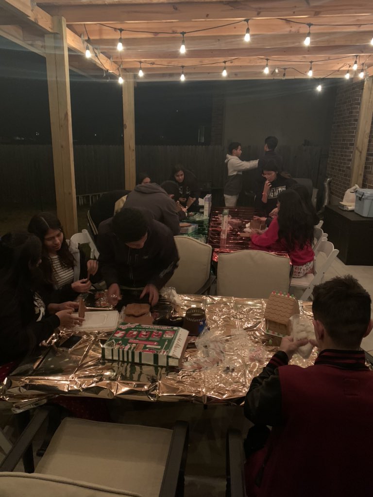 VikingssXC's tweet photo. Gingerbread house competition, BBQ, s’mores, gift exchange &amp; most importantly, lots &amp; lots of love in our XC Holiday Party! #NVXC #Holidayfun #weloveourrunners 💛 https://t.co/kLcsw14Z3N